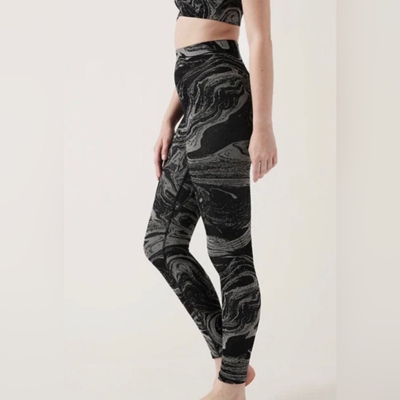 Athleta Pants - ATHLETA Small Aurora Black Marble Shine Seamless High Rise‎ Tights Leggings Gym